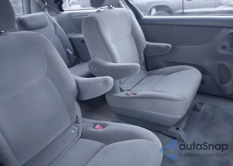 2005 Toyota Sienna Le z USA, uszkodzony, nr VIN 5TDBA23C25S031133